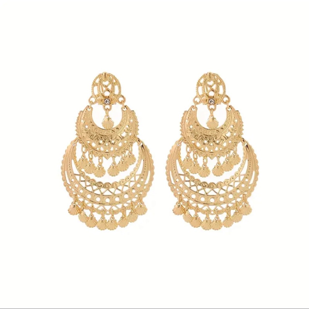 Filigree dangle earrings.